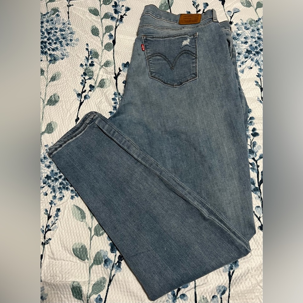 Pre-loved Levi's Curvy Skinny women's jeans 👖